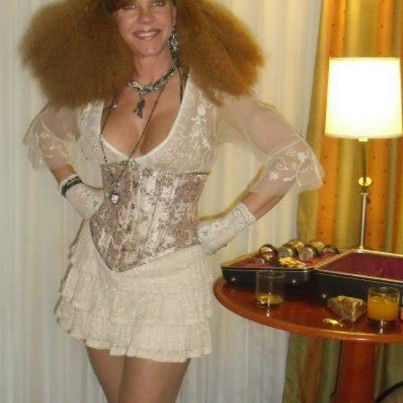 Meet your Posher, Kitty - Picture 17 of 17